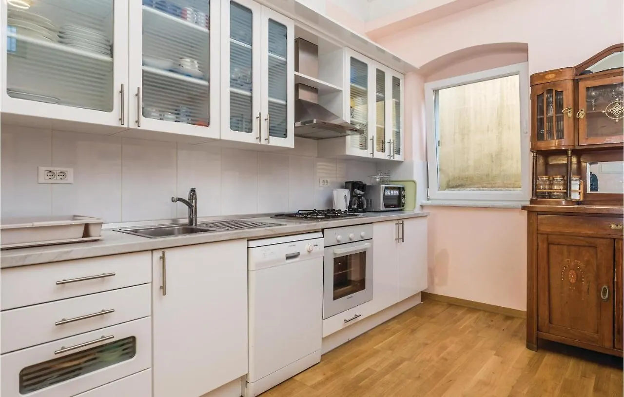 3 Bedroom Cozy Home In Abbazia 0*,