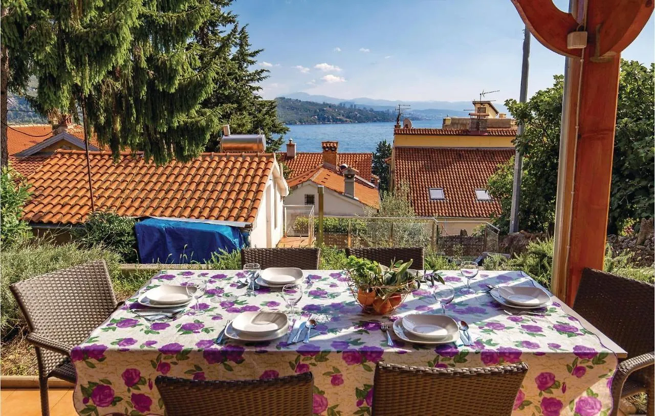 3 Bedroom Cozy Home In Abbazia